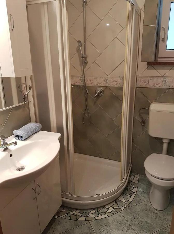شقة Apartman 2 Ližnjan المظهر الخارجي الصورة