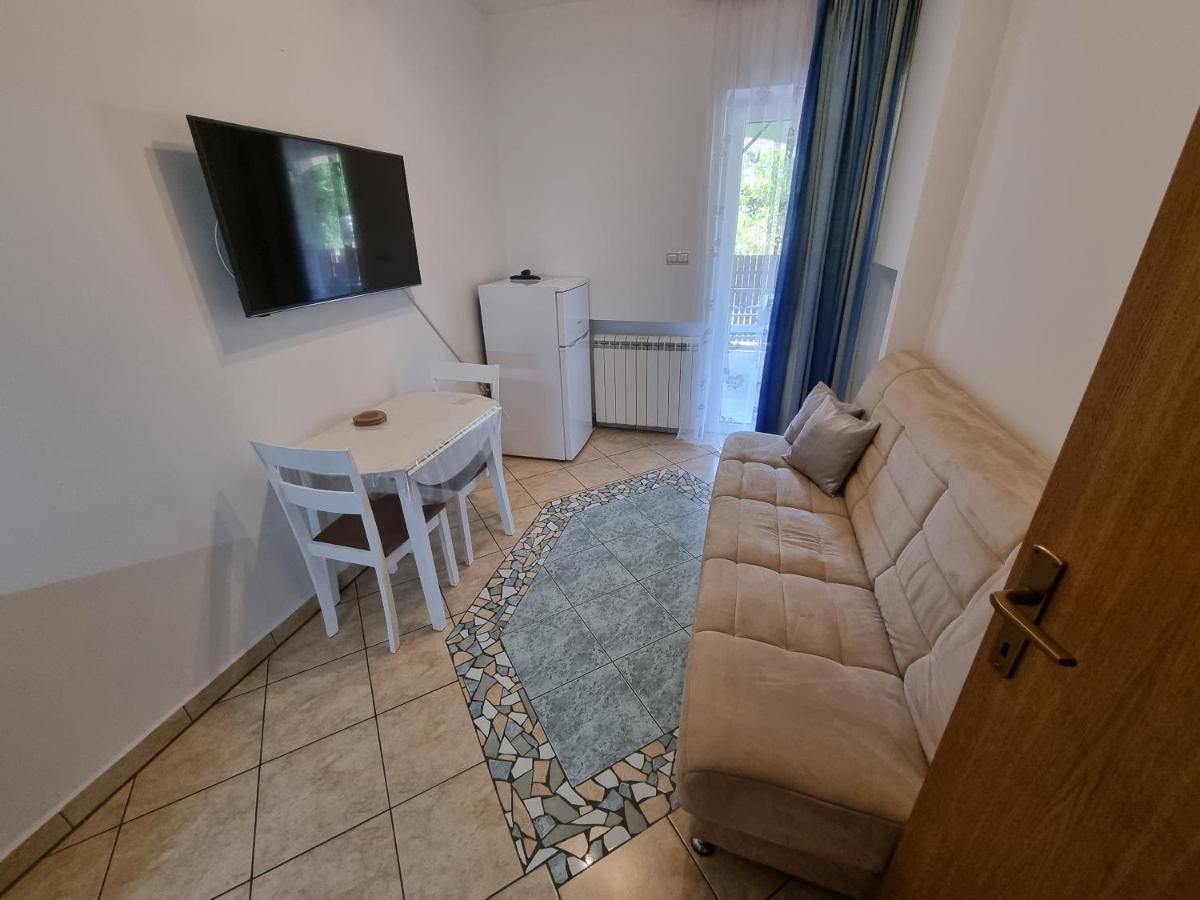 شقة Apartman 2 Ližnjan المظهر الخارجي الصورة