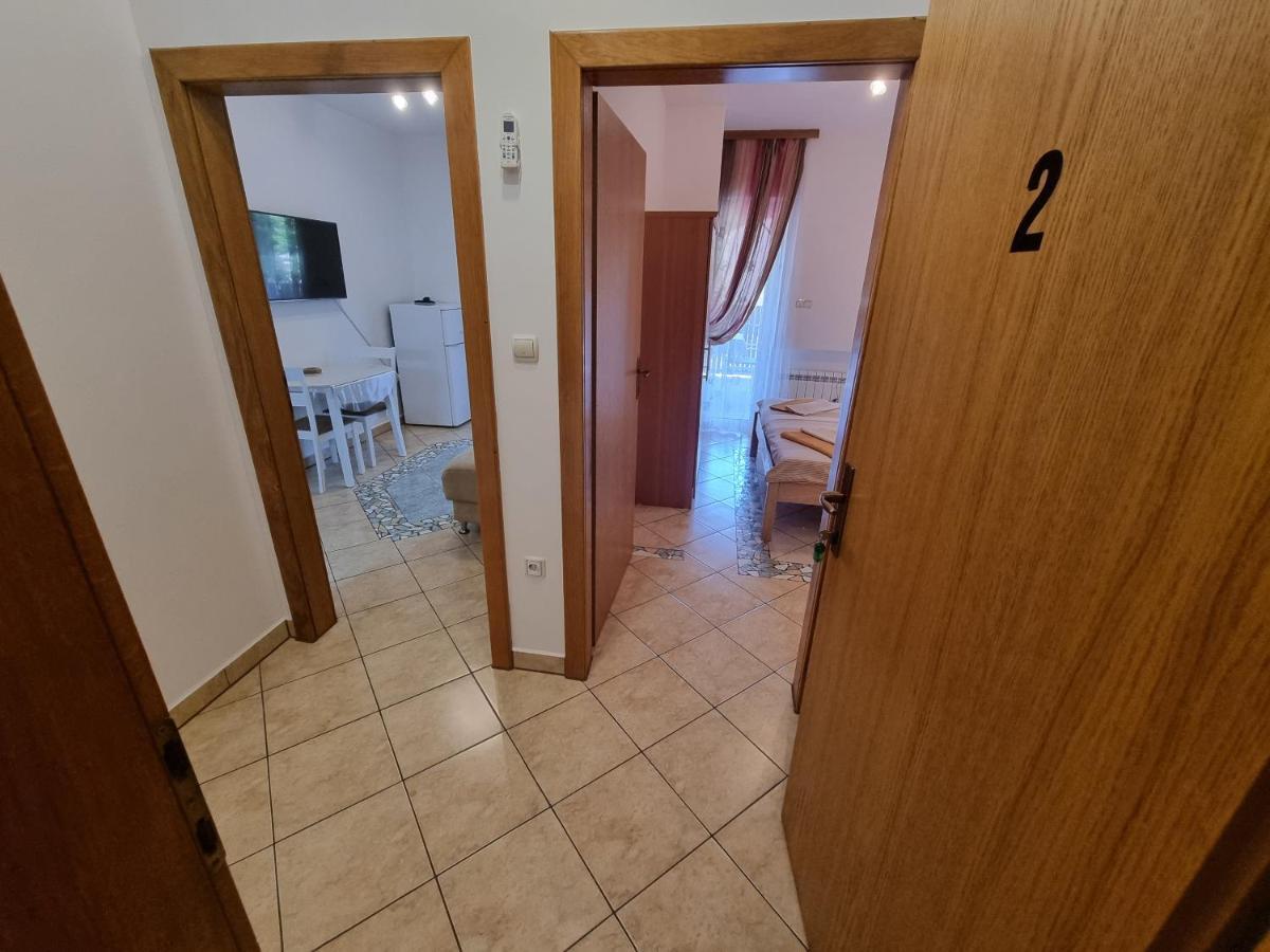 شقة Apartman 2 Ližnjan المظهر الخارجي الصورة