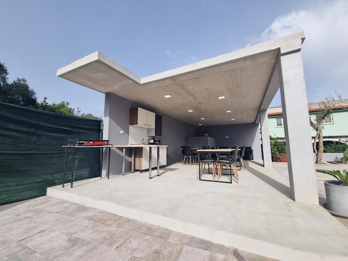 شقة Apartman 2 Ližnjan المظهر الخارجي الصورة